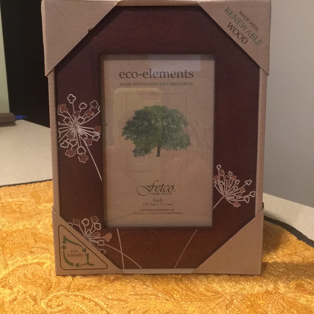 Eco-elements -Wood picture frame with Queen Anne Lace embossed.